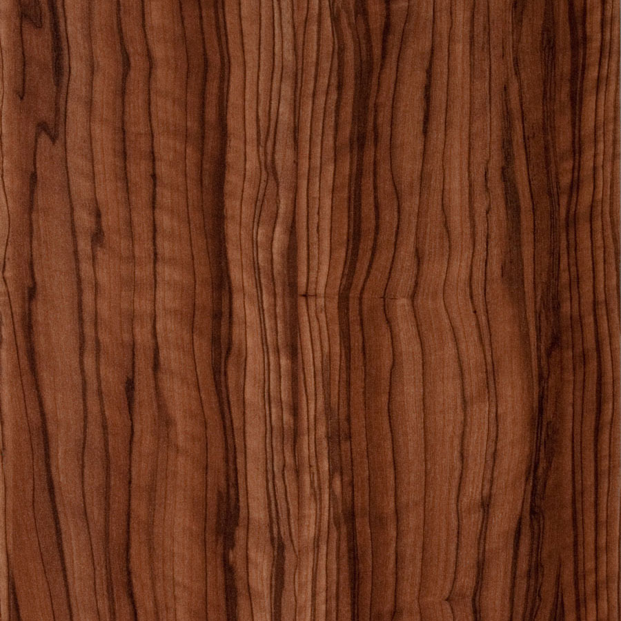 Gros plan d'une surface en bois avec un motif de grain naturel dans les tons bruns. Le bois présente des lignes verticales ondulées et de légères variations de couleur, ce qui lui confère un aspect texturé et organique.